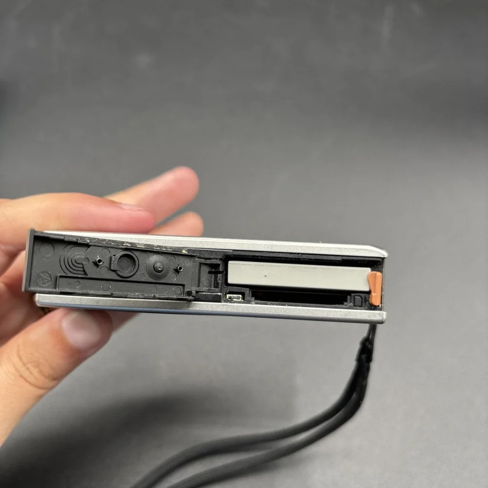 Canon Powershot SD1000 Silver Digital Compact Camera 7.1MP Digicam TESTED
